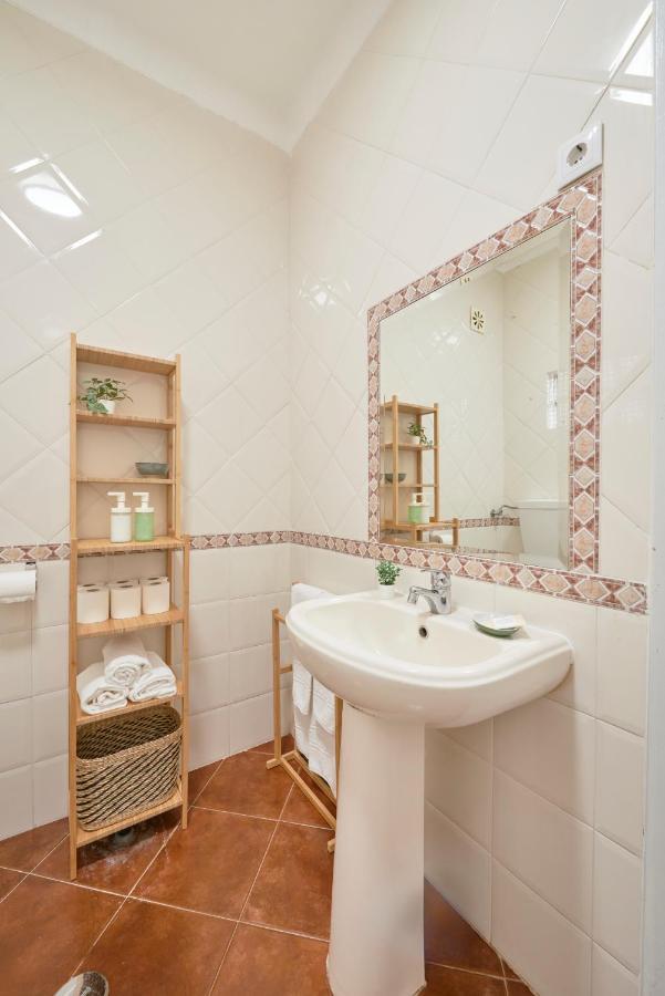 Central & Sunny 2Br Apt Near Beach, By Timecooler Setúbal Exterior foto