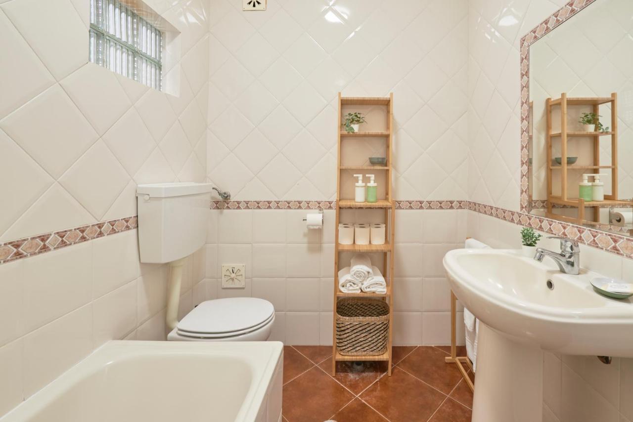 Central & Sunny 2Br Apt Near Beach, By Timecooler Setúbal Exterior foto