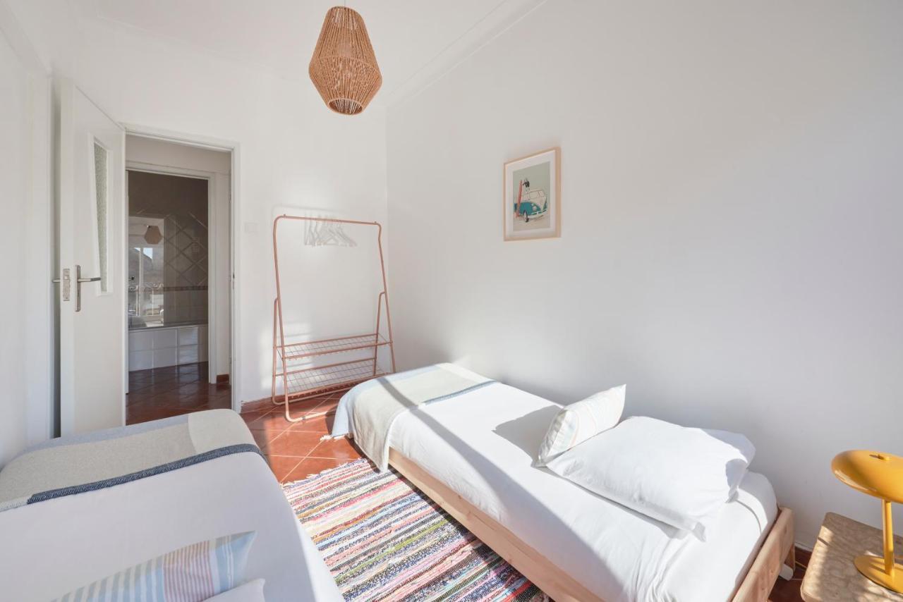 Central & Sunny 2Br Apt Near Beach, By Timecooler Setúbal Exterior foto
