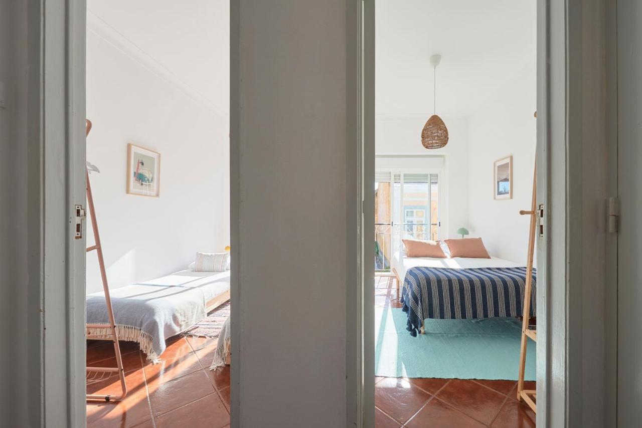 Central & Sunny 2Br Apt Near Beach, By Timecooler Setúbal Exterior foto