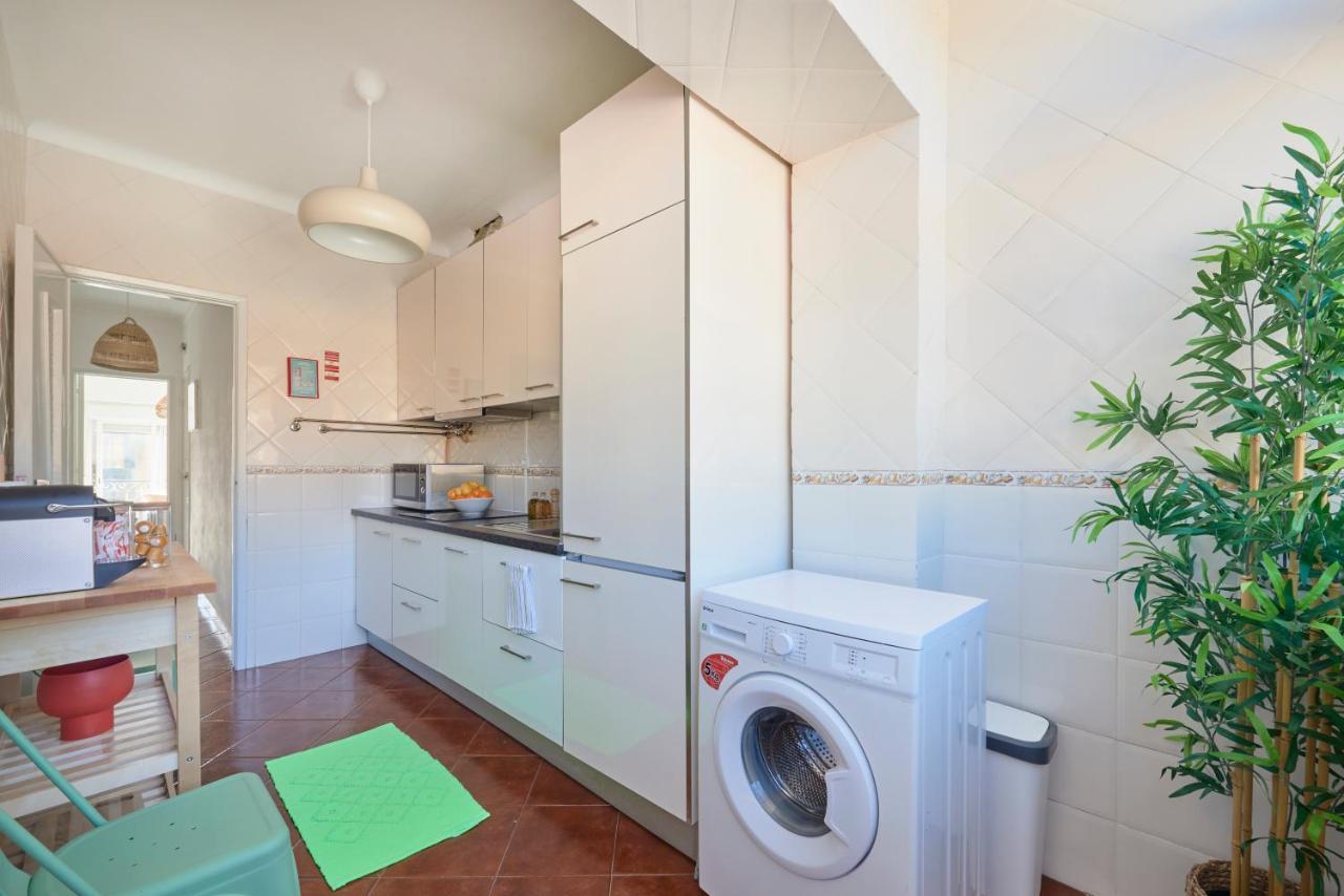 Central & Sunny 2Br Apt Near Beach, By Timecooler Setúbal Exterior foto